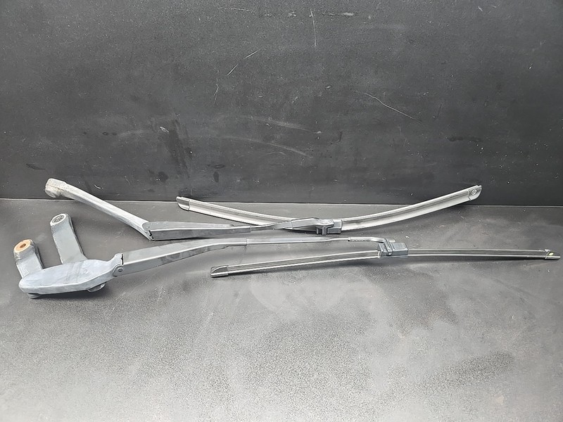 10-15 MERCEDES BENZ E350 W212 LEFT & RIGHT SIDE WINDSHIELD WIPER WASHER ARM OEM