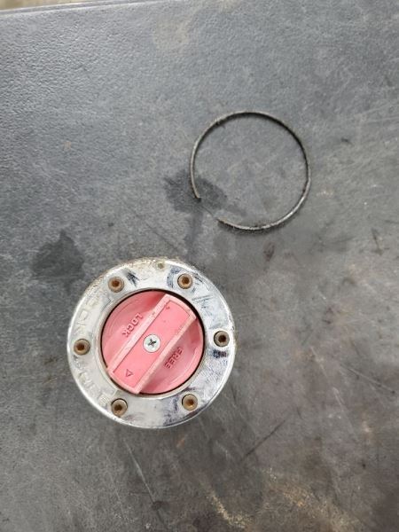 F2501990 Locking Hubs 275667