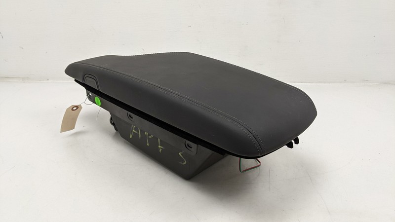Center Console Armrest Lid Leather 2020 Cadillac CT5 84737911 2021 2022 2023