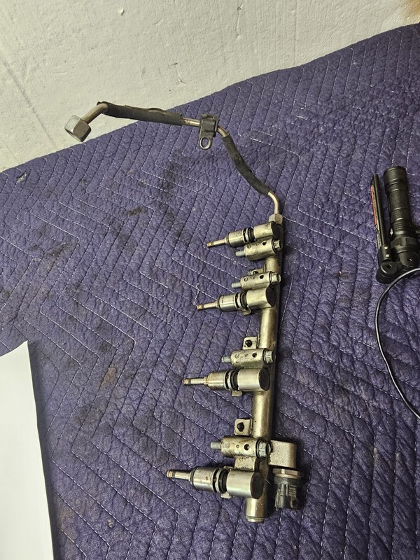 Fuel Injectors Set With Rail From 2017 Kia Sorento2.4 353402GGA0