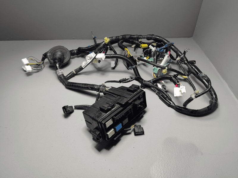 2021 Honda Pilot SE AWD Driver Side Engine Room Wiring Harness W/ Fuse Box OEM