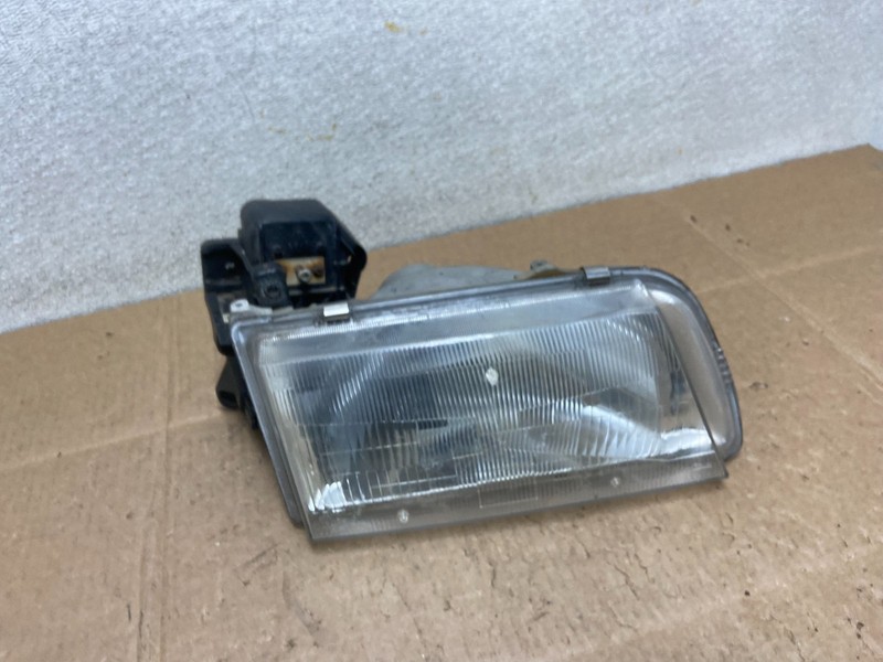 1996 to 1998 Mazda MPV Right Passenger RH Headlight OEM Y8829 DW