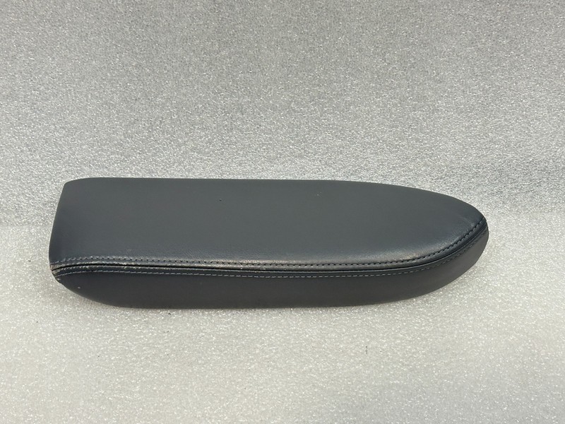 03-06 LEXUS GX470 RIGHT FRONT ARM REST DOOR PANEL TRIM OEM 74211-74210