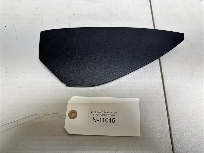 12-16 Tesla Model S DASH END SIDE COVER ANTENNA RIGHT PASS-1002325-00 11015 B138