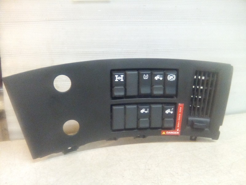 Volvo VNL 82756001 Dash Switch Panel