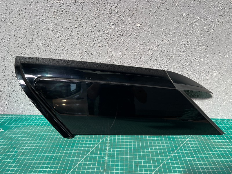 14-22 Range Rover L494 REAR RIGHT QUARTER D-PILLAR MOLDING TRIM PANEL OEM