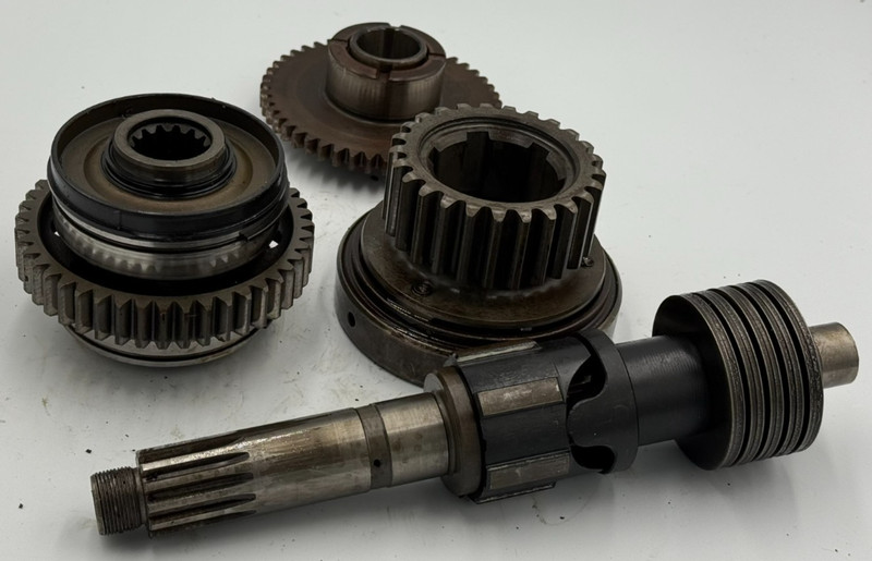 81 Yamaha XS1100 XS 1100 XS11 Motor Engine Transmission Output Gear Shaft Drive