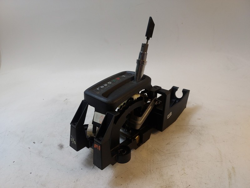 2004-06 Hyundai Elantra Sedan Floor Automatic Transmission Shifter Assembly OEM