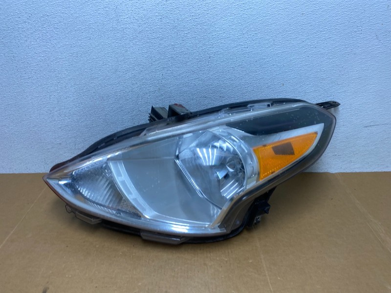 2015 to 2019 Nissan Versa Headlight Left Driver Lh Side Oem AD8950 DW
