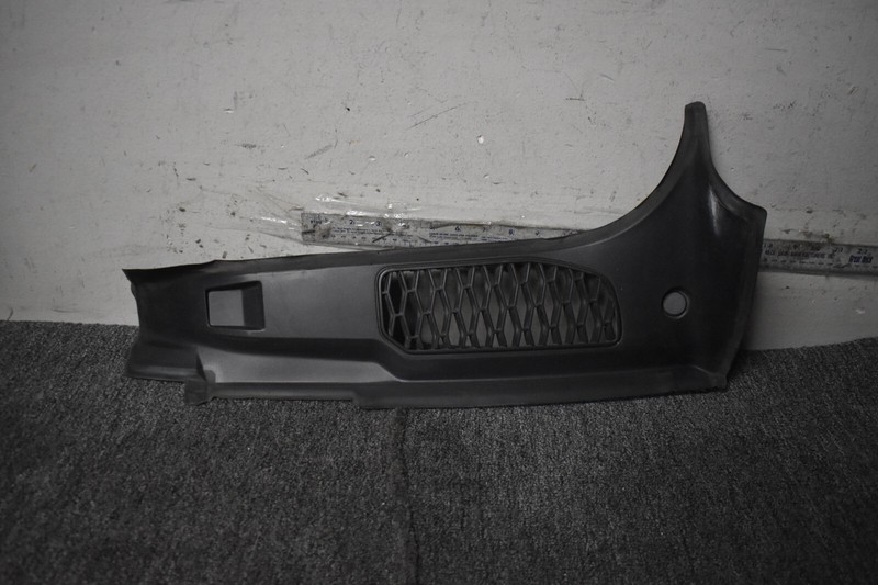 2017-2021 LAND ROVER DISCOVERY 5 REAR QUARTER TAILGATE TRIM LEFT SIDEFACTORY OEM