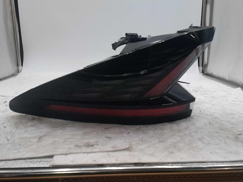 Used Right Tail Light Assembly fits: 2023 Hyundai Tucson Korea built LED quarter