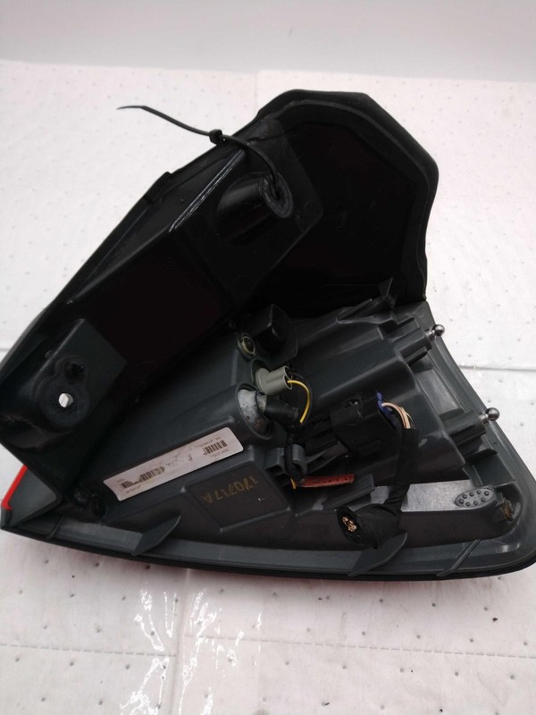 2018 Jeep Cherokee Left Blue Tail Light Assembly OEM 244786 - 92K Miles