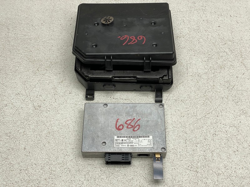 2007-2009 AUDI Q7 COMMUNICATION TELEMATICS CONTROL MODULE OEM LOT686