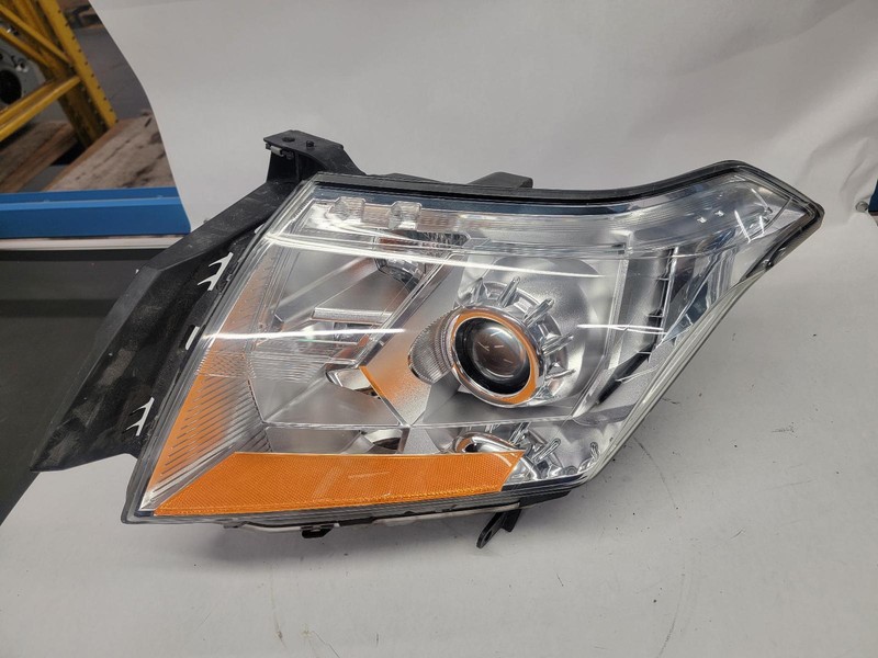 10-'13 CADILLAC SRX Right passenger headlight Headlamp halogen OEM Grade B
