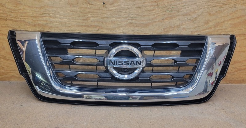 2017 2018 2019NISSAN PATHFINDER Front Bumper Grille W/ Emblem & Camera OEM