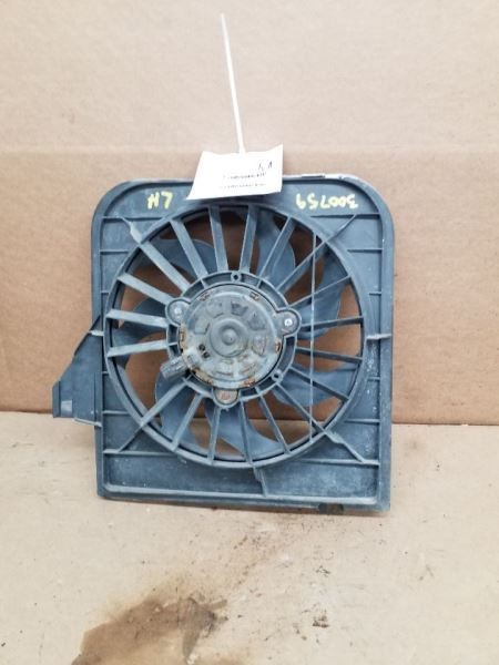 Driver Radiator Fan Motor Fan Assembly Thru 1/31/05 Fits 01-05 CARAVAN 239054