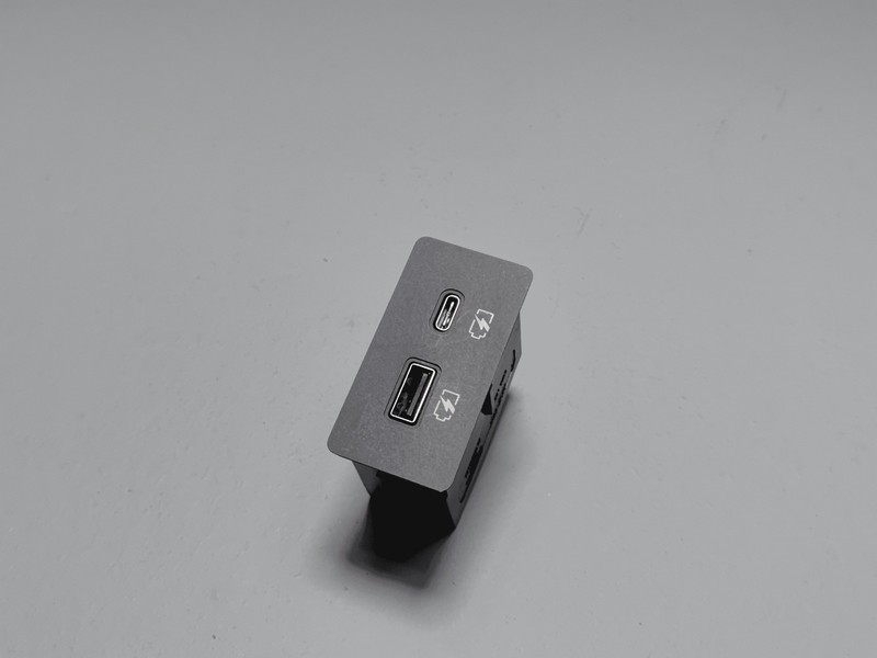 2021-2023 Nissan Rogue Center Console USB Power Outlet Charging Port OEM