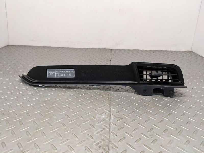 15-23 FORD MUSTANG FRONT RIGHT PASSENGER SIDE DASH AIR VENT TRIM 1151968