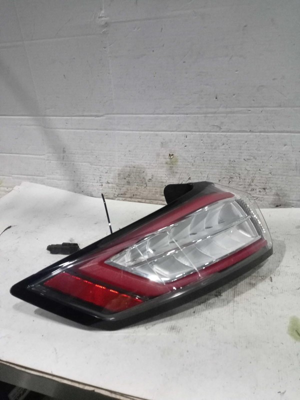 2016 Ford Edge Left Tail Light Assembly OEM 528463, 139k Miles, Used