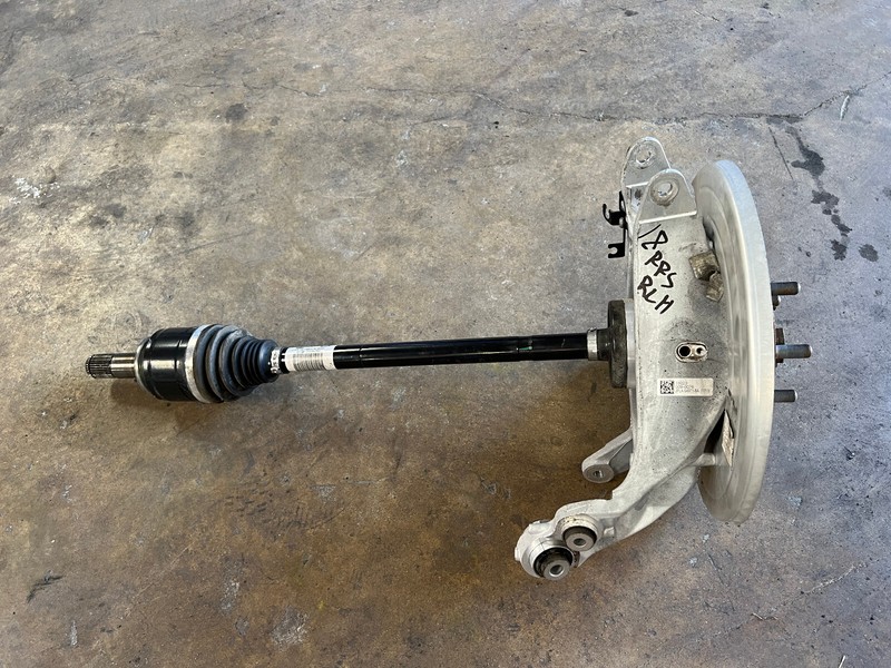 18-22 Range Rover L494 REAR LEFT SIDE SPINDLE KNUCKLE W/ AXLE SHAFT OEM