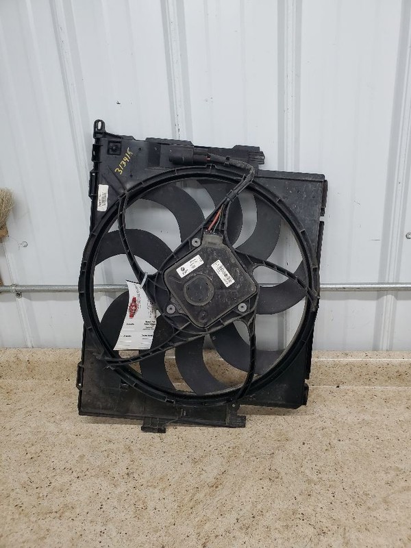 Radiator Fan Motor Fan Assembly 600 Watt Fits 12-16 BMW 328i 301683
