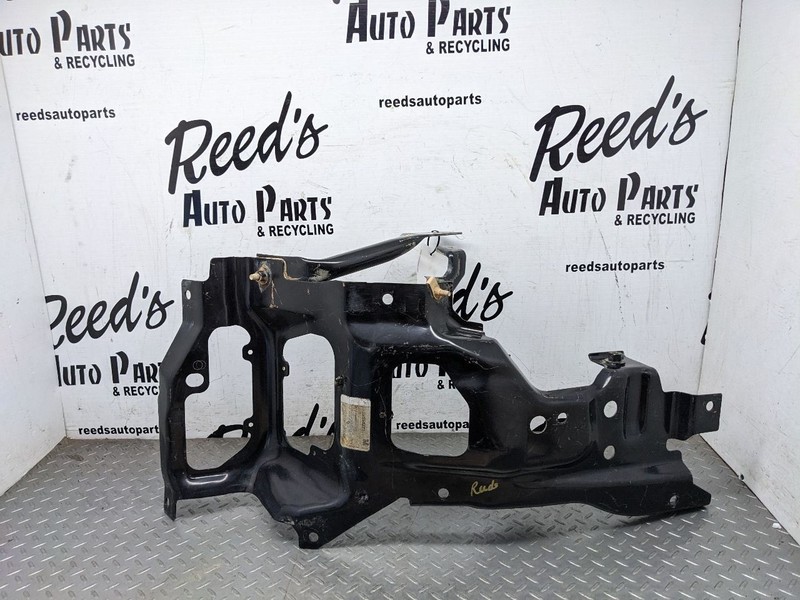GOOD USED OEM 2020-2023 SIERRA 2500HD / 3500HD LH OUTER BUMPER BRACKET 8 1176664