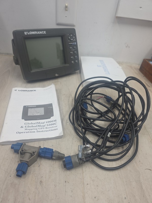 Lowrance GlobalMap 4900m Marine Boat Fish Finder POWERS UP