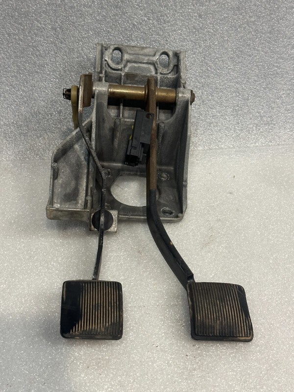 1998 FORD RANGER CLUTCH AND BRAKE PEDAL ASSEMBLY 4x4 4.0L