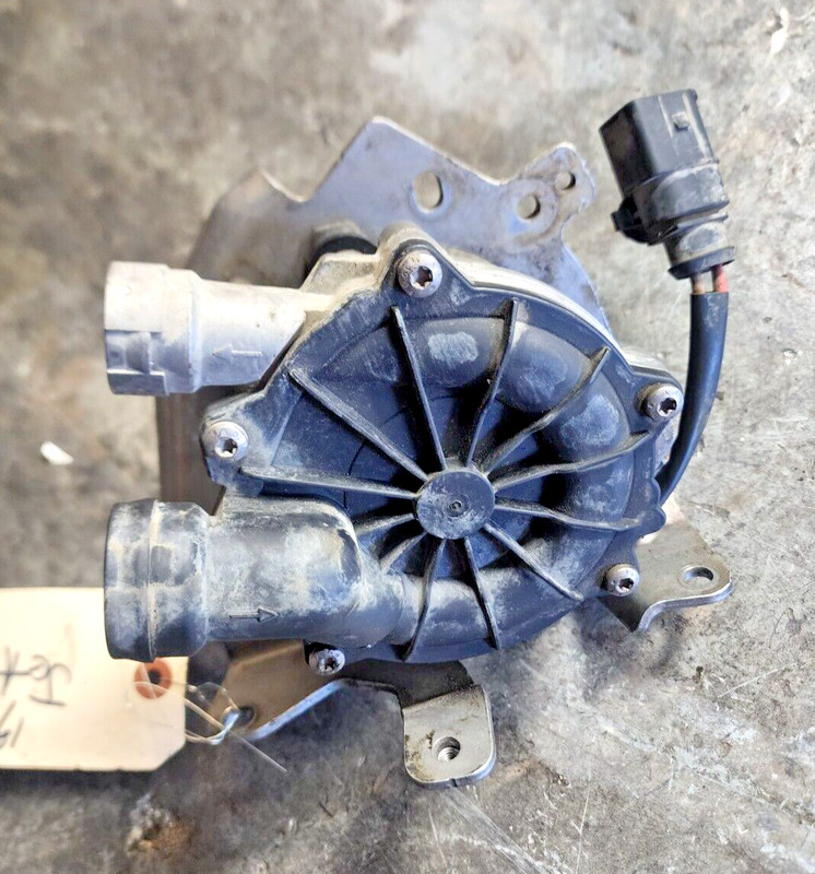 2019-2020 VOLKSWAGEN JETTA Secondary Air Pump 1.4L 04E131083G OEM