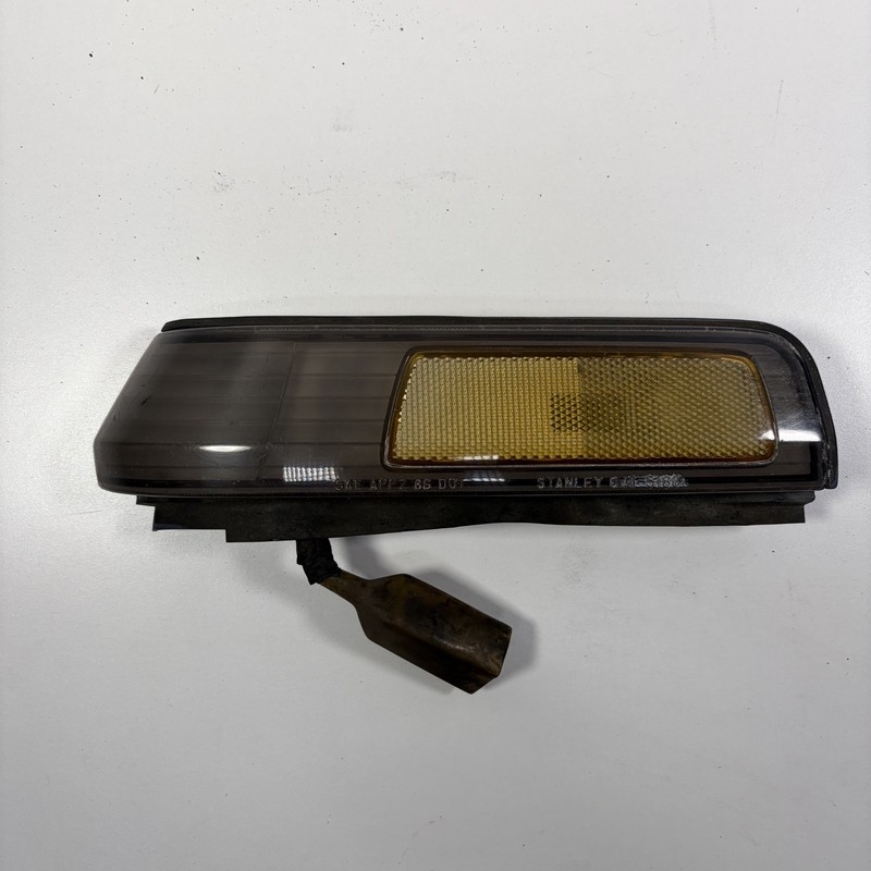 88-89 Honda Accord Left Front Side Turn Marker Corner Signal Light OEM