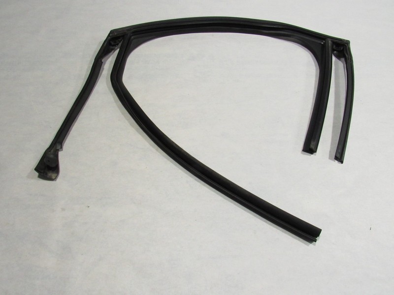 16-20 Cadillac CT6 2017 Rear Right Door Window Run Channel Weatherstrip Seal ;:O