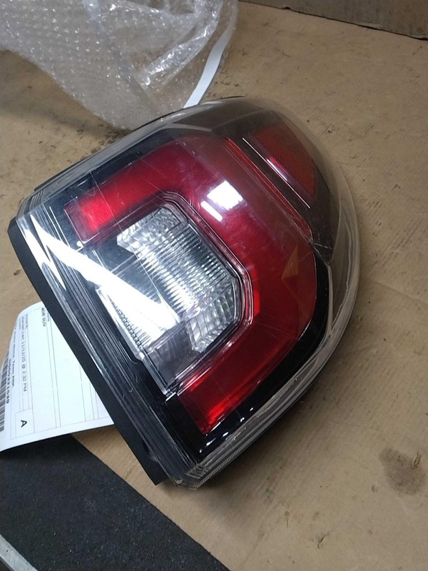 2014 GMC Acadia Right Tail Light Assembly Gold 487599 Used 192K Miles