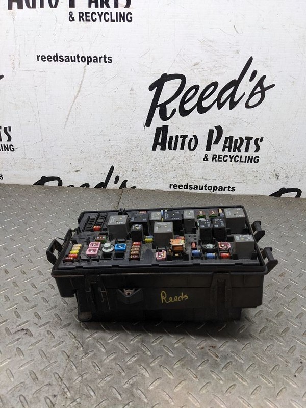 Fuse Box Engine Without Automatic Leveling Headlamps Fits 10-11 CAMARO 1190076