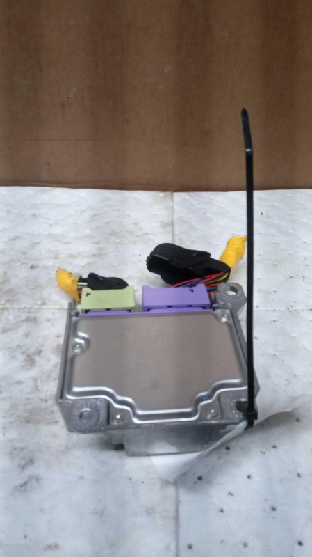 Used Air Bag Module fits: 2018 Hyundai Ioniq Air Bag under console VIN C 8th dig
