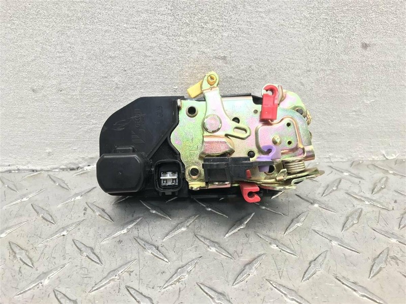 2002-2004 DODGE DAKOTA DRIVER FRONT POWER LOCK ACTUATOR OEM 55256713AD