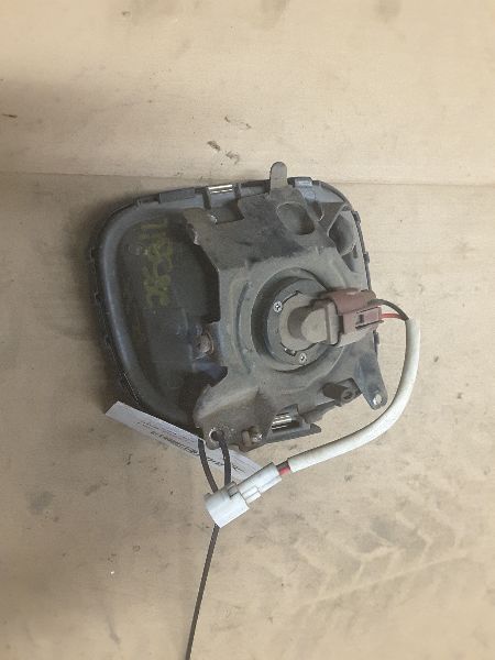 01 02 FORESTER R. CORNER/PARK LIGHT FOG/DRIVING BUMPER MOUNTED 84555