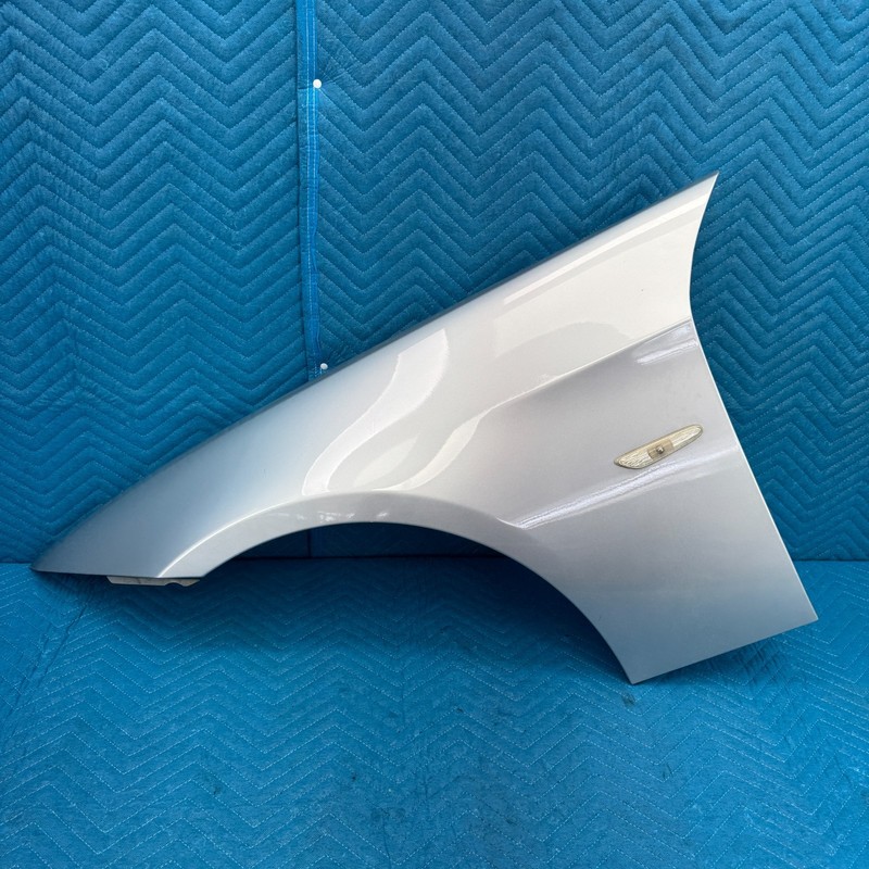 2006–2011 BMW 325i E90 Left Front Fender OEM Titansilber Metallic (354) 99K