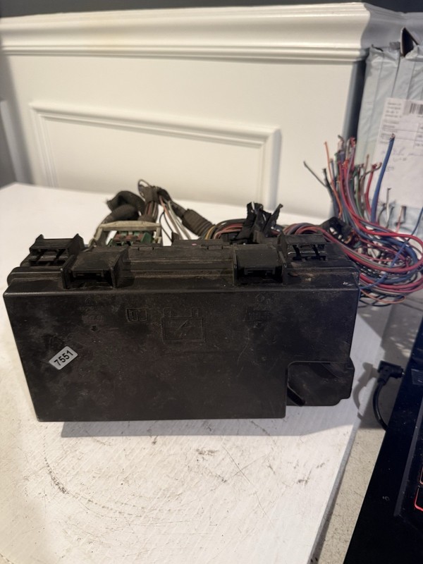 2010 JEEP LIBERTY NITRO TIPMINTEGRATED FUSE BOX04692304AF OEM