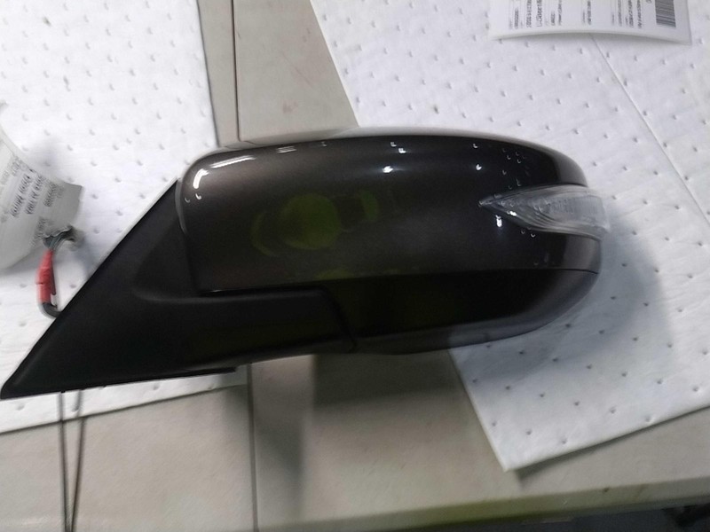 Used Left Door Mirror fits: 2016 Nissan Altima Power Sdn non-heated w/LED turn i