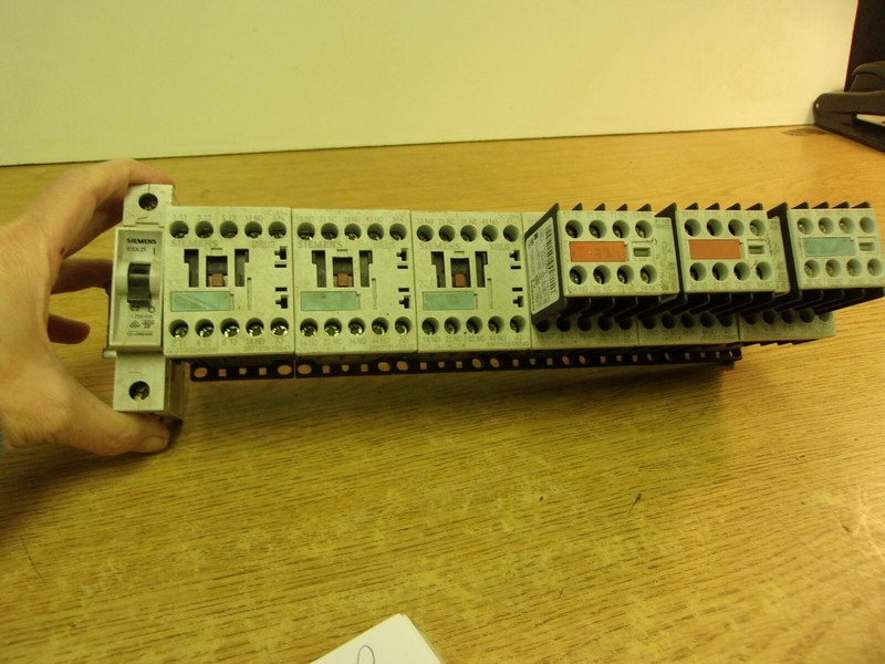 Siemens rail 1-5Sx2, 6-3RT101S-1BB40, 2 3RH1911--1GAS22-3AA1 1-3RH1911-1FA40 Lot