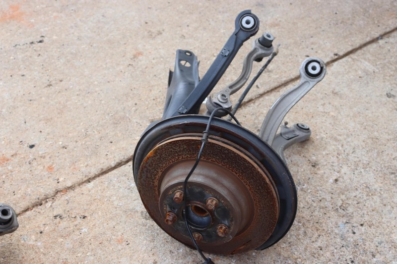 2010-2016 MERCEDES E350 W212 SEDAN RWD REAR LEFT SPINDLE KNUCKLE HUB ASSY OEM