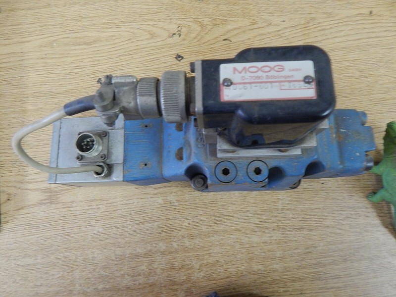 Moog 642-515A Ser. 106 D061-601T654R Proportional Valve *FREE SHIPPING*