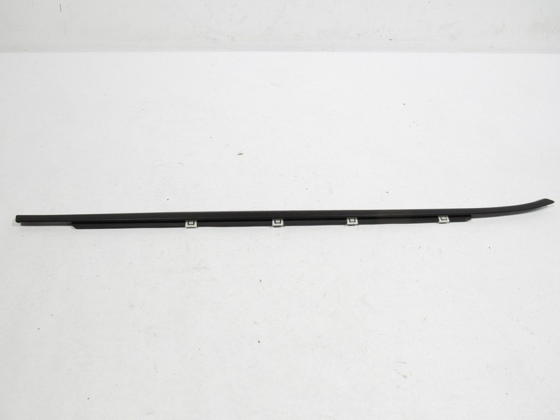18-23 Kia Stinger GT1 2019 Front Right Pass Door Window Belt Molding Trim |