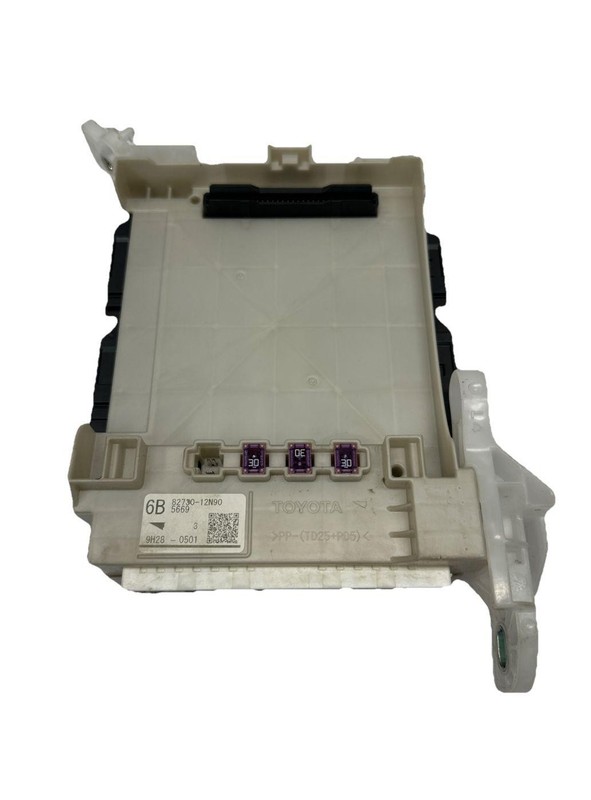 Toyota Corolla junction box 2020 fuse relay block cabin assembly OEM 8273012N90