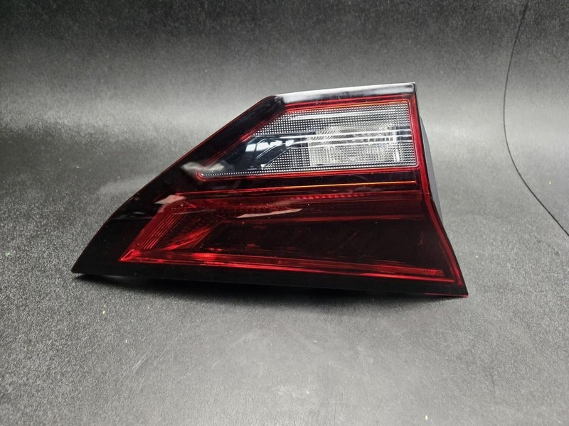 Left Inner Tail Light 2022 Nissan Rogue 26555-6RR1A 2021 2023 2024 2025