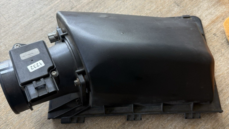 1996-1997 LINCOLN TOWN CAR AIR CLEANER BOX ASSEMBLY F6AZ9600AA OEM