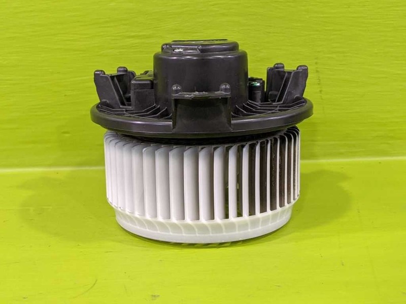 09-18 COROLLA PRIUS BLOWER MOTOR (3 WIRE CONNECTOR) OEM 3892-22
