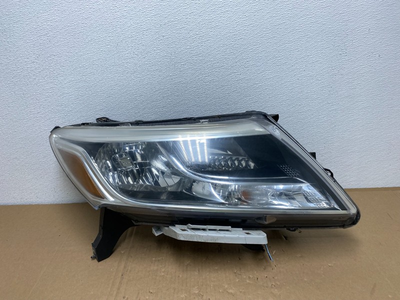 2013 to 2016 Nissan Pathfinder Right Passenger RH Side Headlight OEM AB6844 DW