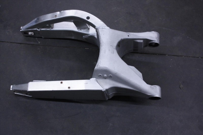 2001 HONDA CBR 900 RR REAR SWINGARM SWING ARM SUSPENSION CBR900RR CBR900 01