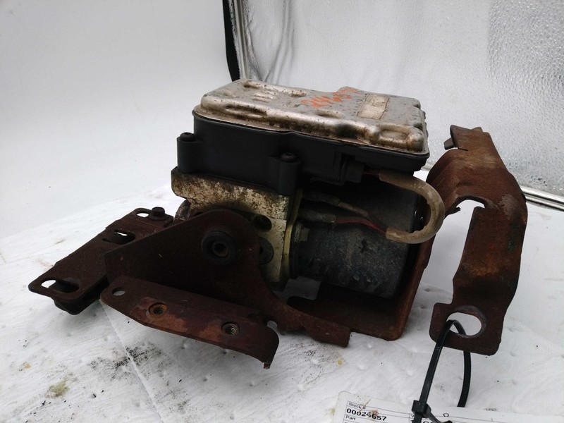 2002 Chevrolet S10/S15/SONOMA ABS Pump & Motor Assembly OEM 88935841